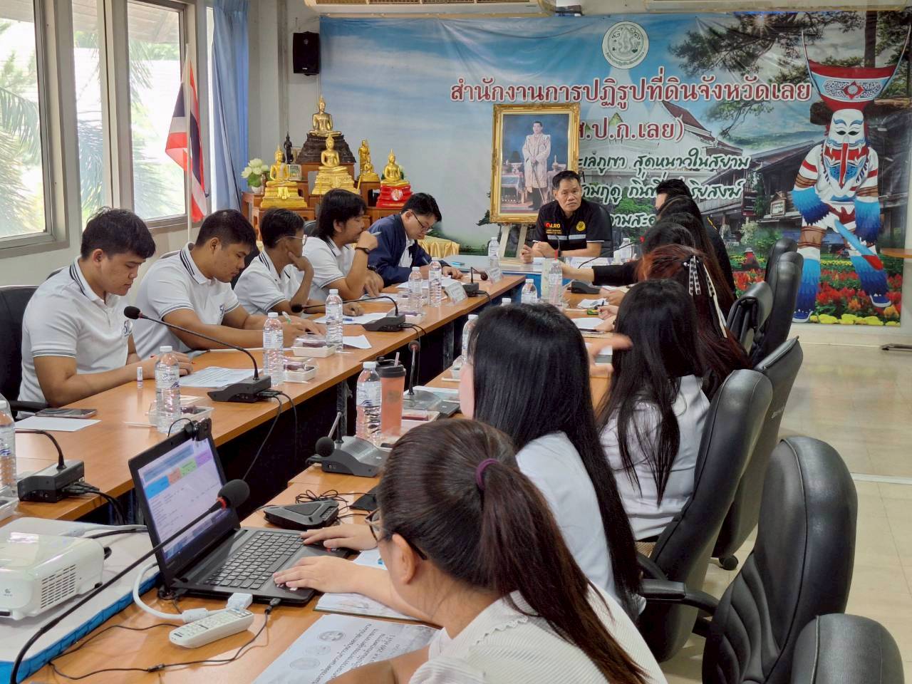 title - ผู้ตรวจราชการ ส.ป.ก. ลงพื้นที่จังหวัดเลย ประชุมติดตามความก้าวหน้าผลการดำเนินงาน พร้อมตรวจเยี่ยมให้กำลังใจเกษตรกรชาวสวนไม้ผล 